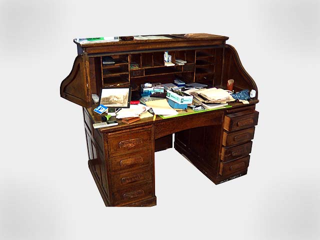 http://www.o-karaki.net/images/desk.jpg