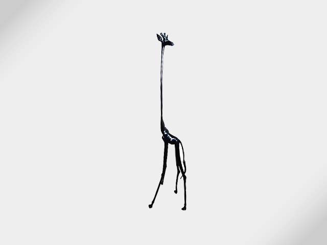 コクタン製キリンの像の修理