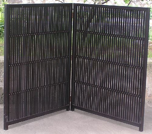 格子戸を２枚折り衝立にリフォーム